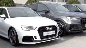 கிறிஸ்துமஸ் சம்பிரதாயம்... பல லட்சம் மதிப்புள்ள சொகுசு கார்கள் பரிசு... பிடித்ததை எடுத்து கொள்ளலாம்