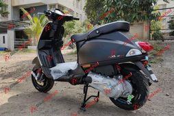 பிஎஸ்6 தரத்திற்கு மாற்றப்பட்ட வெஸ்பா எஸ்எக்ஸ்இசட்150 ஸ்கூட்டர்... இவ்வளவு விலையா...