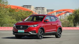 வெறும் 50,000-ல் எம்ஜி இசட்எஸ் எலக்ட்ரிக் எஸ்யூவி காரின் முன்பதிவு துவக்கம்...