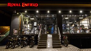 புதிதாக 300 ஸ்டூடியோ வகை பைக் ஷோரூம்களை திறக்கும் ராயல் என்ஃபீல்டு!