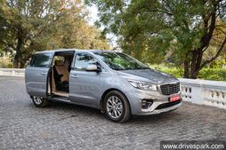 இது காரா? இல்ல சாலையில் ஓடும் உல்லாச கப்பலா? சந்தேகத்தை ஏற்படுத்தும் கியா கார்னிவல்! அவ்வளவு சொகுசு!