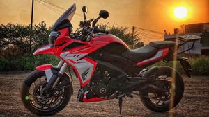 அட்வென்ஜெர் தோற்றத்தில் பஜாஜ் டோமினார் 400... அசத்தலாக மாற்றிக்காட்டிய கஸ்டமைஸ்ட் நிறுவனம்