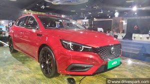 எம்ஜி இஎம்ஜி6 ஹைப்ரிட் செடான் கார் ஆட்டோ எக்ஸ்போவில் அறிமுகம்!