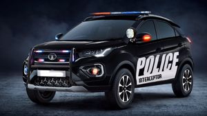 போலீஸ் உடையில் கம்பீரமாக காட்சியளித்த இந்தியாவின் முதல் 5 ஸ்டார் ரேடட் கார்.. என்ன கார்னு தெரியுதா?