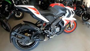 ஷோரூம்களில் பஜாஜ் பல்சர் ஆர்எஸ்200 பிஎஸ்6... ஆன்-ரோடு விலை எவ்வளவு..?