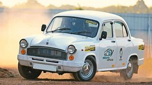 மின்சார காராக மாறிய அம்பாஸ்டர்.. ஒரு கிமீ பயணிக்க 1 ரூபாயே போதும்.. பைக்கைவிட குறைவான பயண செலவு..