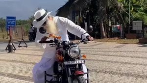 உலகமே கலக்கத்தில் இருக்க புதிய பைக்கில் ரைடு வந்த பிரபல சாமியார்... யாருனு தெரிஞ்சா ஷாக் ஆயிடுவீங்க!