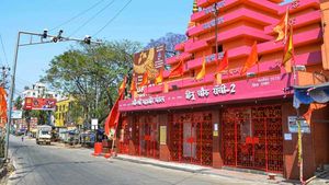 தேசிய ஊரடங்கு... நிம்மதி பெருமூச்சு விடும் நகரங்கள்... மனிதனை தவிர அனைத்து ஜீவராசிகளும் 'ஹேப்பி'!