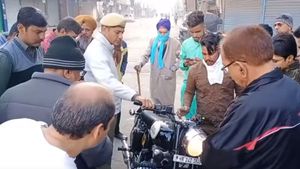 விலை உயர்ந்த பைக்கையும் இழந்து, ரூ.23,000 அபராதமும் செலுத்தும் இளைஞர்.. எதற்காக தெரியுமா..?