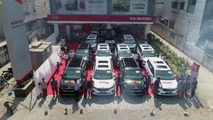 புது அத்தியாயம் படைக்கும் கியா கார்னிவல் சொகுசு எம்பிவி.. ஒரே நாளில் இத்தனை யூனிட்டுகள் டெலிவரியா..?