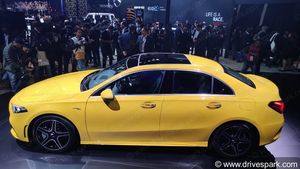 மெர்சிடிஸ் பென்ஸ் ஏ க்ளாஸ் லிமோசின் காரின் முக்கிய அம்சங்கள்!