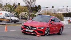 மூஸ் பரிசோதனையில் மண்ணை கவ்விய பென்ஸ் சிஎல்ஏ.. என்னப்பா இப்படி சொதப்பிட்டீங்களே!