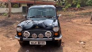 பல வருடங்களுக்கு பிறகு புதிய தோற்றத்தை பெற்ற ஹிந்துஸ்தான் அம்பாசடர்...