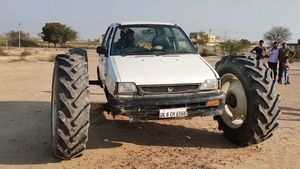 பிரம்மாண்டம்... ராட்சத டயர்களுடன் புதிய அவதாரம் எடுத்த மாருதி 800... வாயை பிளந்து பார்க்கும் மக்கள்