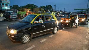 சொந்த மாநில மக்களை அழைத்து வர இரு மடங்கு கட்டணம்... உறைந்துபோன வெளிநாடு ரிட்டர்ன் மக்கள்!