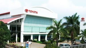 பெங்களூர் டொயோட்டா கார் ஆலையில் இன்று முதல் உற்பத்தி துவங்குகிறது!