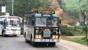 ஆஹா, ஓஹோ, அற்புதம்... உல்லாச கப்பல் போல மாற்றப்பட்ட 56 ஆண்டுகள் பழமையான டாடா பஸ்