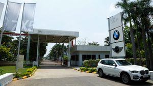 முற்றிலும் சூரிய மின்சக்தியில் இயங்கப்போகும் சென்னை பிஎம்டபிள்யூ கார் ஆலை