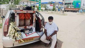 வாழ நினைத்தால் வாழலாம்... கொரோனா நெருக்கடியை வென்ற கார் ஓட்டுநரின் சமயோஜித சிந்தனை!
