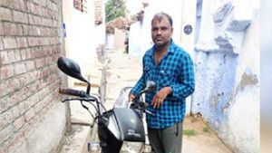 கோவையில் அதிசயம்.. திருடு போன பைக் பார்சலில் மீண்டும் வந்தது! எப்படினு தெரிஞ்சா அசந்து போய்ருவீங்க