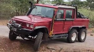 இதுதான் அக்மார்க் ஆஃப்-ரோடு வாகனம்... மெர்சிடிஸ் ஜி63 காருக்கே இந்த மஹிந்திரா பொலிரோ டஃப் கொடுக்கும்