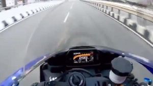 சூப்பர் பைக்கில் 300கிமீ வேகத்தில் பறந்த இளைஞர்! 30லட்ச ரூபாய் பைக்கை ஸ்கெட்ச் போட்டு தூக்கிய போலீஸ்