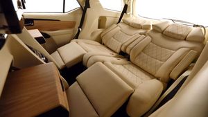 காரால் உல்லாச கப்பலை வீழ்த்த முடியுமா? இதோ சான்று! சாலையில் மிதக்கும் கப்பலாக உருமாறிய ஃபார்ச்சூனர்!