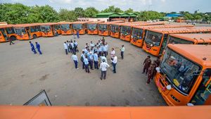 பஸ் கட்டணத்தை உயர்த்த திட்டம்! கொரோனா கஷ்ட காலத்துல இது வேறையா... எவ்ளோனு தெரிஞ்சா கடுப்பாய்டுவீங்க!