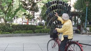 ஒத்த கேமிற்காக 64 செல்போன்களை வாங்கிய தாய்வான் தாத்தா... இது சைக்கிளா இல்ல ஸ்மார்ட்போன் ஸ்டாண்டா?