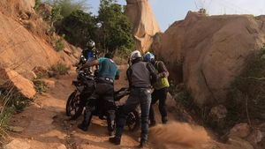 திணறிய கேடிஎம்... அசால்ட் செய்த ஹீரோ... எப்பவுமே நம்ம ஹீரோ தாங்க பெஸ்ட்... இதோ வீடியோ!