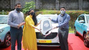 புதிய எலெக்ட்ரிக் காருக்கு செம ரெஸ்பான்ஸ்... ஒரு கிமீ ஓட்ட இவ்ளோதான் செலவு ஆகுமா? சான்ஸே இல்ல...