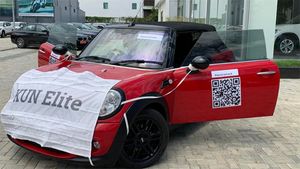 பெரிய மாஸ்க் அணிந்து வலம் வரும் மினி கூப்பர்! சென்னை டீலரின் விநோத முயற்சி... எதற்காக என்று தெரியுமா