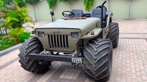 ராட்சத டயர்களுடன் அசுரனாக மாறிய ஜீப்... இதன் அழகில் மதி மயங்காத கார் பிரியர்களே இருக்க முடியாது!