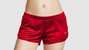 டிரவுசர் விற்பனையில் இறங்கிய உலக புகழ்பெற்ற கார் நிறுவனம்! எந்த நிறுவனம்னு தெரிஞ்சா உரைஞ்சுடுவீங்க!