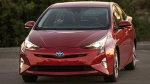 பாதுகாப்பில் குறைப்பாடு... அதிரடியாக திரும்ப அழைக்கப்படும் டொயோட்டா ப்ரீயஸ் ஹைப்ரீட் கார்கள்...