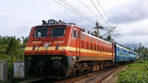 டீசல் எஞ்சின்களுக்கு குட்பை... முழுமையாக மின்சார ரயில் எஞ்சின்களுக்கு மாறும் இந்திய ரயில்வேத் துறை!