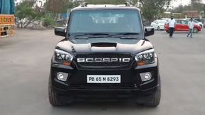 இப்படி இருந்தது இப்படி ஆனது... 10 வருடங்களுக்கு பிறகு புதிய தோற்றத்தை பெற்ற மஹிந்திரா ஸ்கார்பியோ...