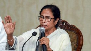 தரமான சம்பவம்... மற்ற மாநிலங்களை மூக்கின் மேல் விரல் வைக்க வைத்த மம்தா அரசு... என்னனு தெரியுமா?