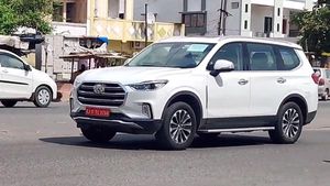 க்ளோஸ்டர் எஸ்யூவியின் எக்ஸாஸ்ட் அமைப்பை மாற்றியுள்ள எம்ஜி... பெங்களூருவில் சோதனை ஓட்டம்...