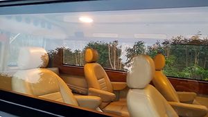 கொரோனா பரவலுக்கு முன்பே சமூக இடைவெளியுடன் தயாரான டெம்போ டிராவலர்... தமிழகத்தில் நிகழ்ந்த ஆச்சரியம்?