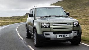 லேண்ட்ரோவர் டிஃபென்டர் எஸ்யூவியின் ஹைப்ரிட் மாடல்கள் வெளியீடு!