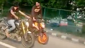 சொந்த செலவில் சூன்யம்..! 5 இளைஞர்கள் போலீசிடம் பிடிபட இதுதான் காரணம்... சிரித்து தள்ளும் மக்கள்..!