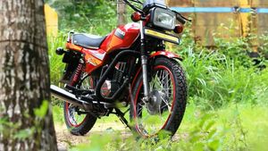 ஷோரூம் கண்டிஷனில் சுசுகி சாமுராய்... இது எத்தனை ஆண்டுகள் பழைய பைக்குனு தெரிஞ்சா ஆச்சரியப்படுவீங்க..!