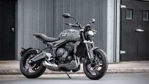 செம கெத்தாக போஸ் கொடுத்த புதிய ட்ரையம்ஃப் ட்ரைடென்ட் பைக்... அதிகாரப்பூர்வ படங்கள்!