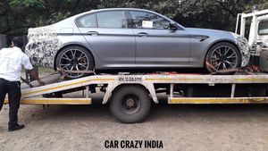 பளபளக்கும் சில்வர் நிறத்தில்... புனேவில் தரிசனம் அளித்த பிஎம்டபிள்யூ எம்5 ஃபேஸ்லிஃப்ட்...