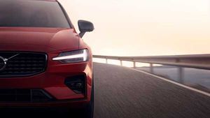 அமெரிக்காவில் தயாரிக்கப்பட்ட முதல் வால்வோ கார், எஸ்60 செடான்!! இந்திய வருகையில் தொடர்ந்து தாமதம்