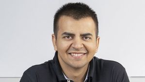 எலெக்ட்ரிக் ஸ்கூட்டரை தொடர்ந்து நான்கு சக்கர மின்சார வாகனத்தை தயாரிக்க ஓலா திட்டம்