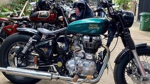 சிங்கிள்ஸுக்கு ஏற்ற பைக்!! மாடிஃபை செய்யப்பட்ட ராயல் என்பீல்டு கிளாசிக் 350.. க்ரீன் கோப்ளின் என்று பெயராம்!