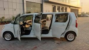 ஒவ்வொரு பயணிக்கும் தனி டோர்... லிமோசின் காராக மாடிஃபிகேஷன் செய்யப்பட்ட வேகன் ஆர்... விலை எவ்ளோனு தெரியுமா?