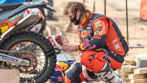 டயர் கிழிந்தாலும் ஸிப் கேபிள்களை போட்டு ஓட்டும் அதிசயம்... ஆச்சர்யப்படுத்தும் டக்கார் ராலி பைக்குளின் டயர்கள்